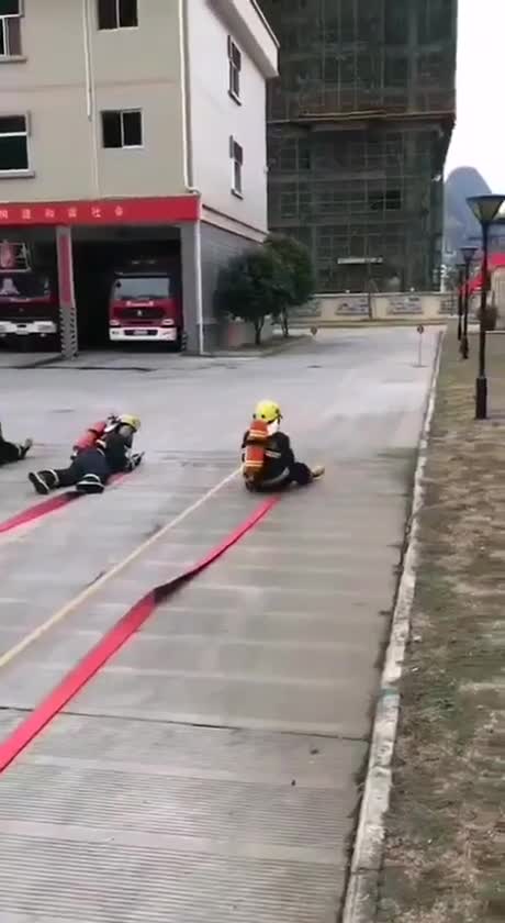 C'est pas facile tous les jours l'entrainement des pompiers