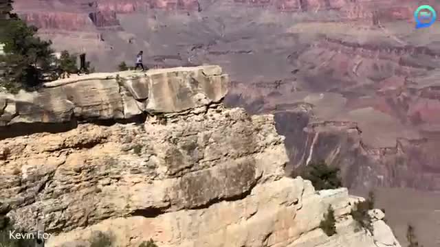 Une femme frôle le drame au Grand Canyon