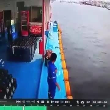 Un marin passe tout près d'un terrible drame