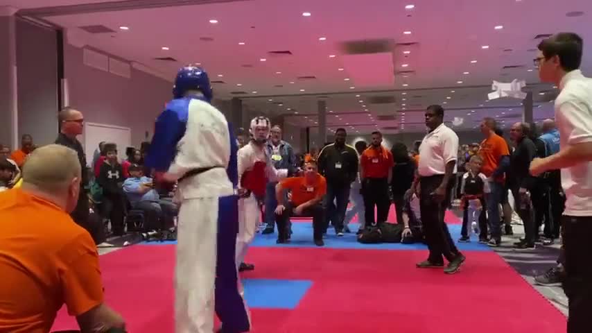 Splendide KO au Taekwondo