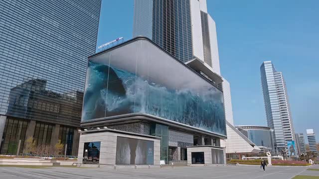 Un écran LED diffuse une vague en 3D (Séoul)