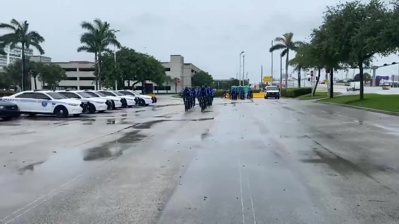 L'impressionnant déploiement de la police à vélo de Miami