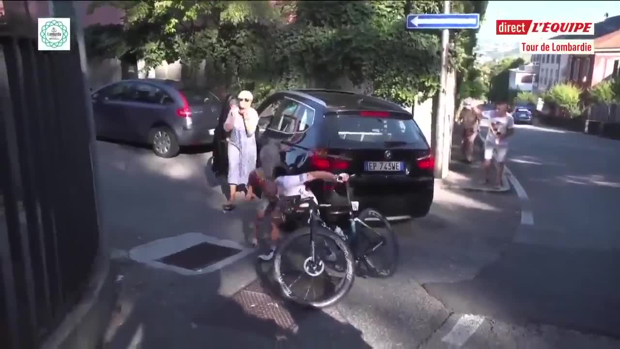 Tour de Lombardie : un cycliste se fait renverser par une voiture