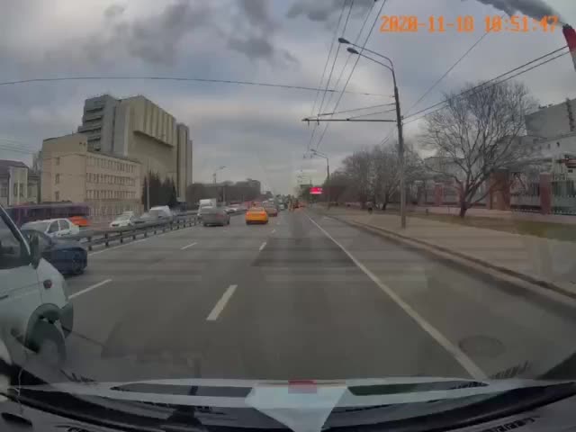 Une ambulance percute une pelleteuse (Russie)