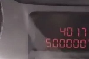 Il fête les 500.000 km de sa voiture