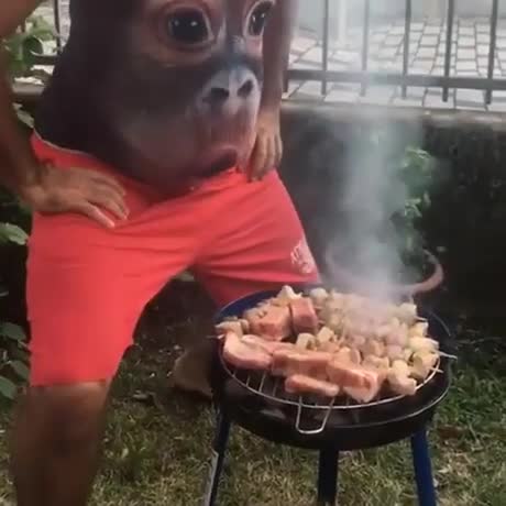 Souffler avec son ventre sur un barbecue