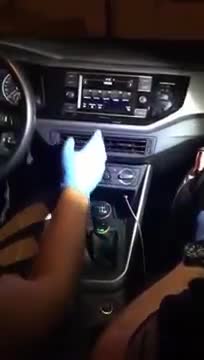 Des policiers trouvent une cachette à drogue ingénieuse dans une voiture (Turquie)
