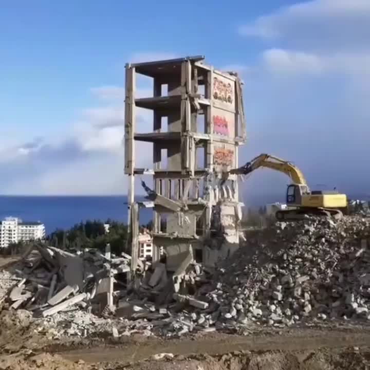 Une destruction d'immeuble tourne mal