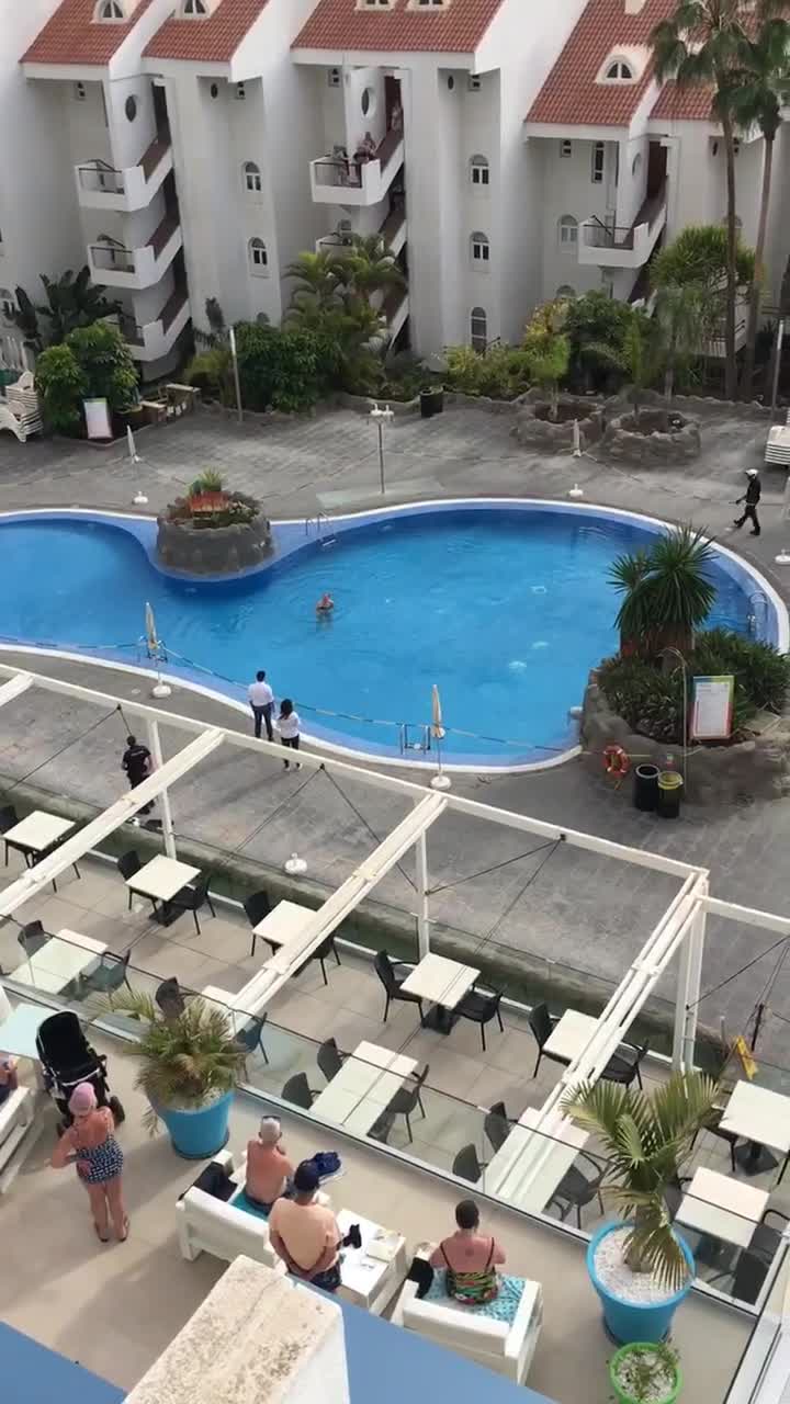 Une touriste anglaise se fait arrêter dans une piscine (Tenerife)