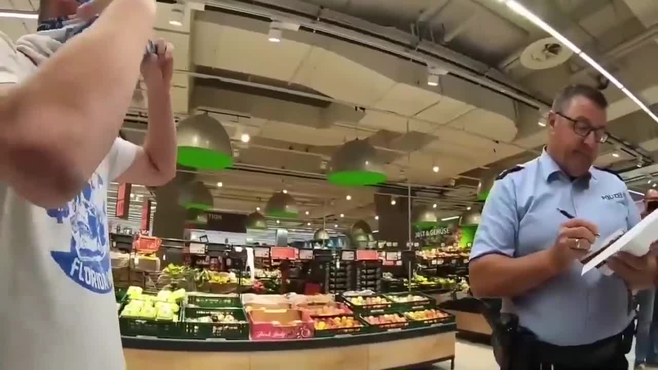 A cause d'un homme qui refuse de porter un masque, une bagarre éclate dans un supermarché (Allemagne)