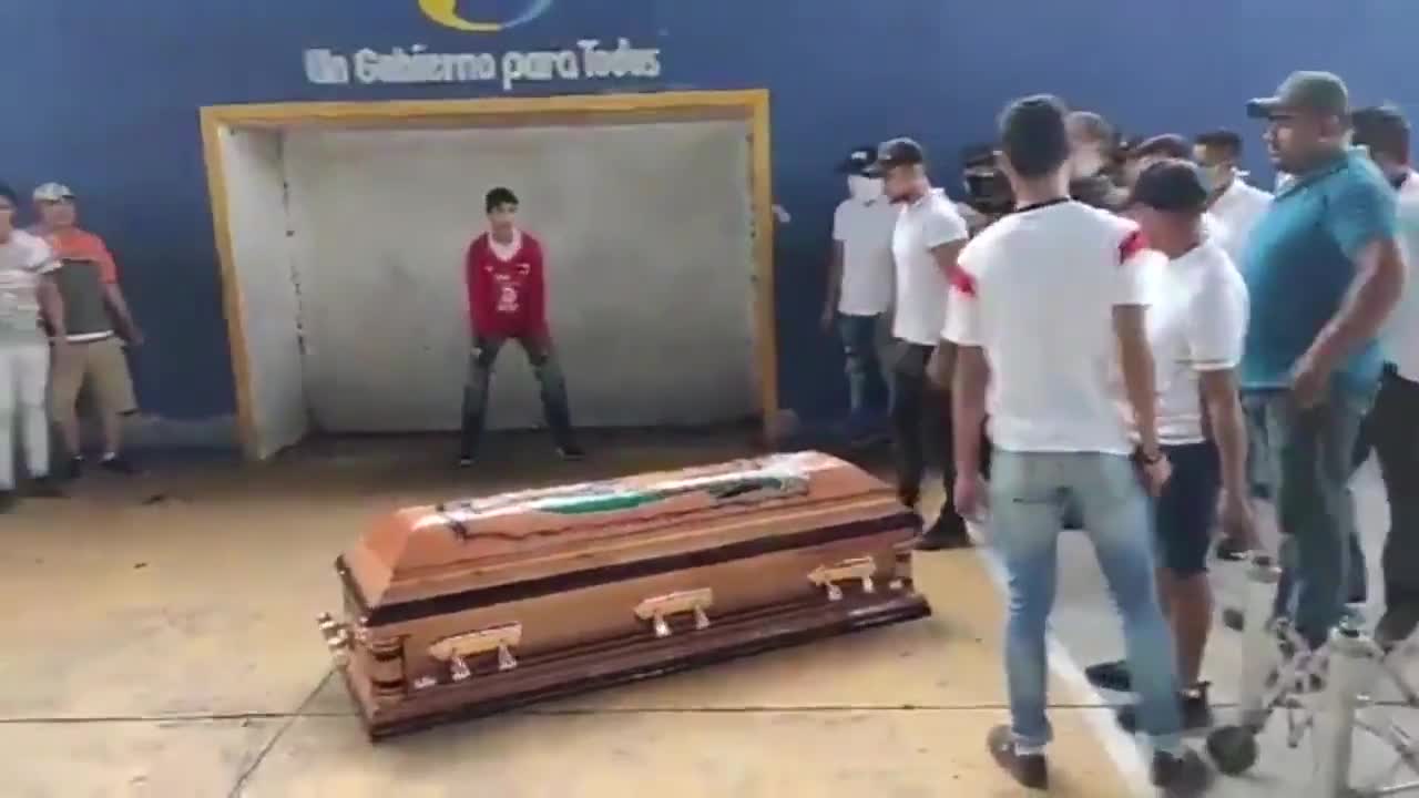 Une équipe de foot mexicaine rend hommage un coéquipier décédé