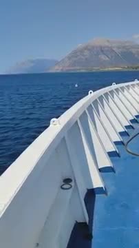 Un ferry sauve une gamine perdue sur sa bouée