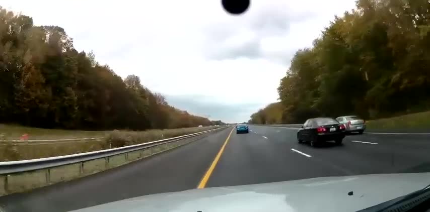 Instant Karma pour un chauffard sur l'autoroute