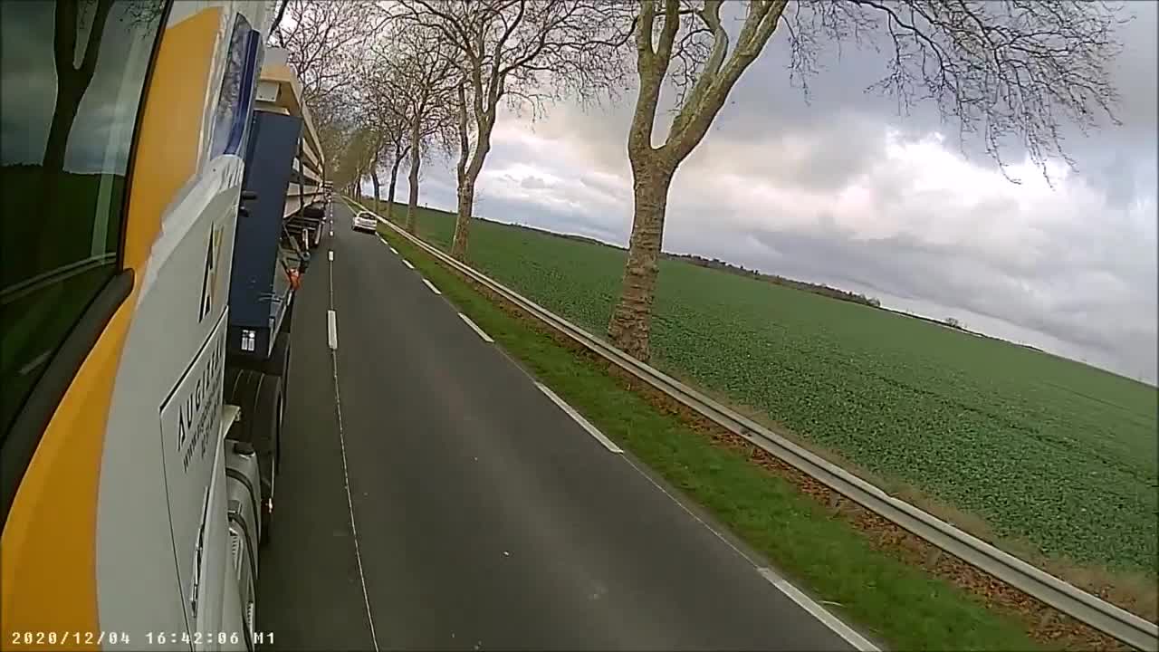 Un camion effectue un dépassement extrêmement dangereux (Loir-et-Cher)