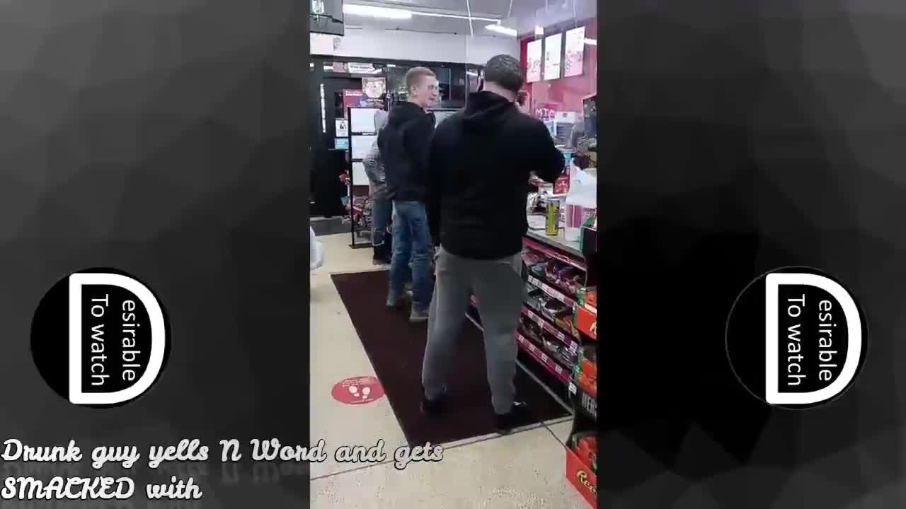 Un homme offre une bière à un raciste