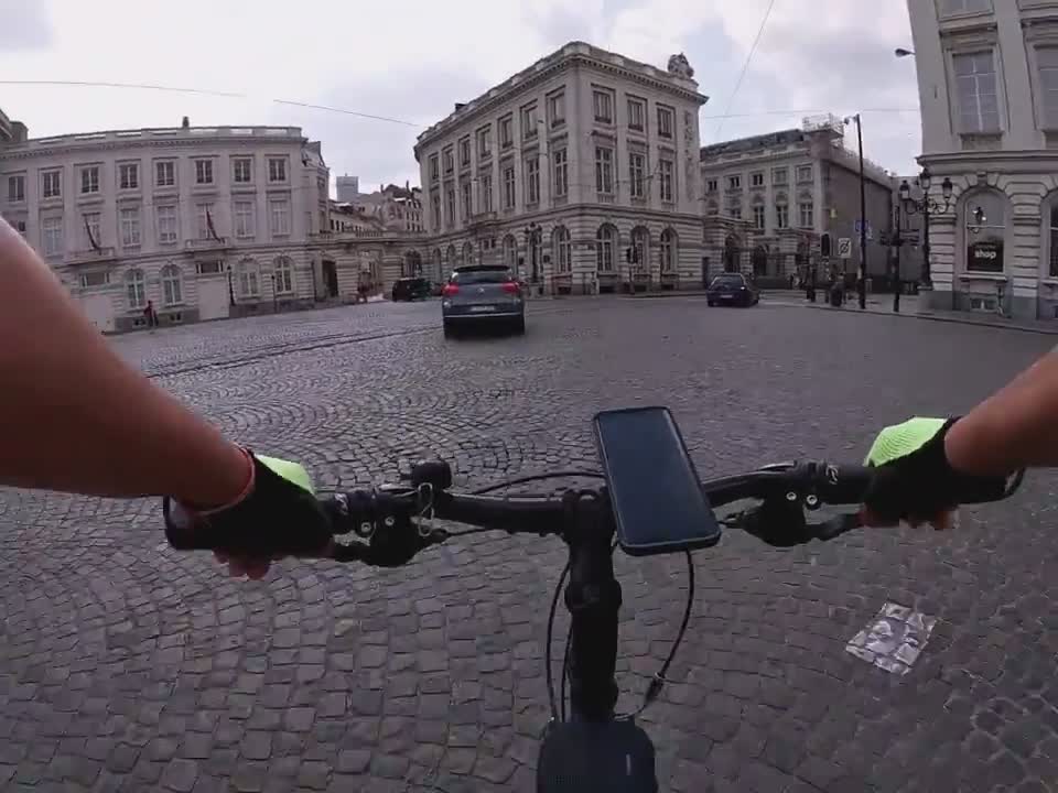 Un cycliste s'embrouille avec un automobiliste et se fait renverser (Bruxelles)