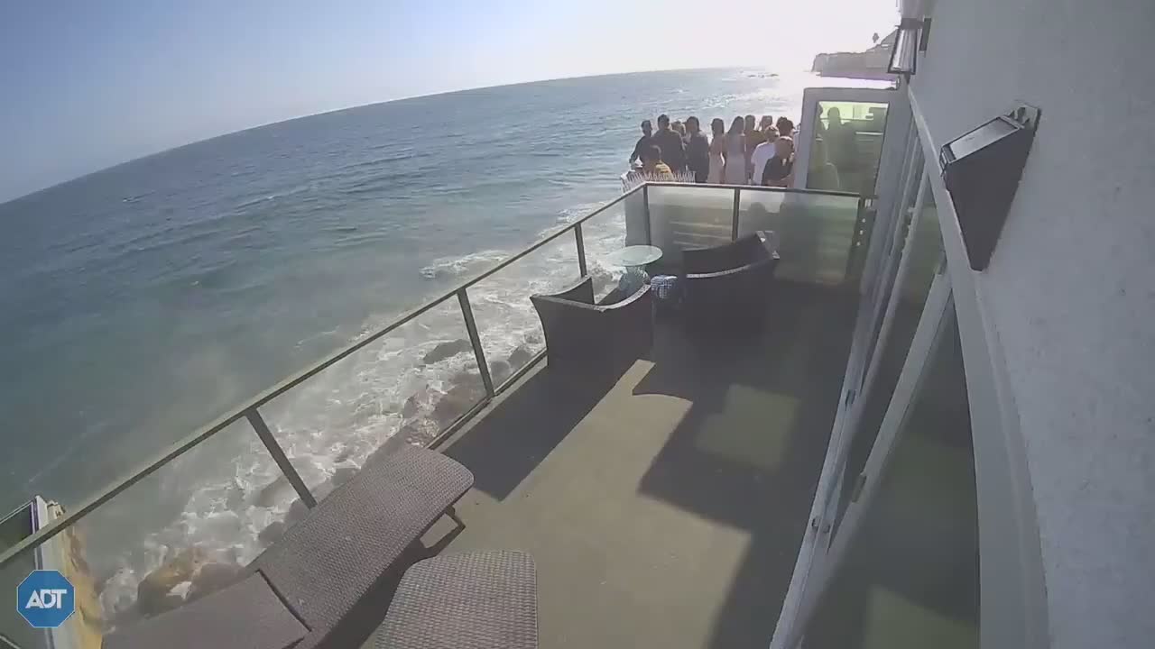 Effondrement d'un balcon avec vue sur mer (Malibu)