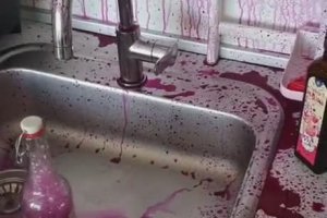 Ce polonais a eu un petit accident dans sa cuisine